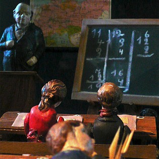 Puppen. Drachen, Roboter - Spielzeug aus Japan