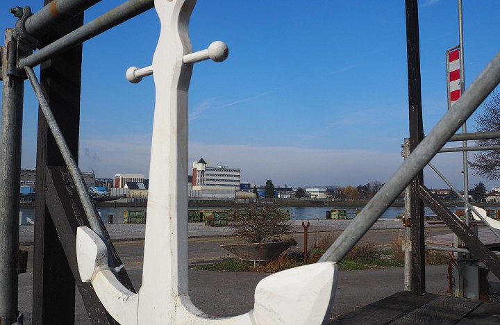 Der Riehener Rheinhafen